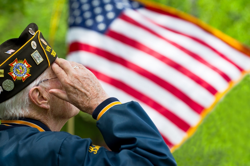 veteran-salutes-us-flag-memorial-day-service
